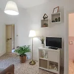 1 Bedroom Cozy In Appartement