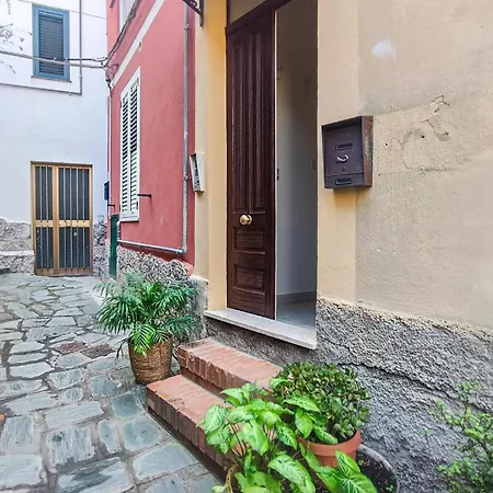 1 Bedroom Cozy In Appartement *